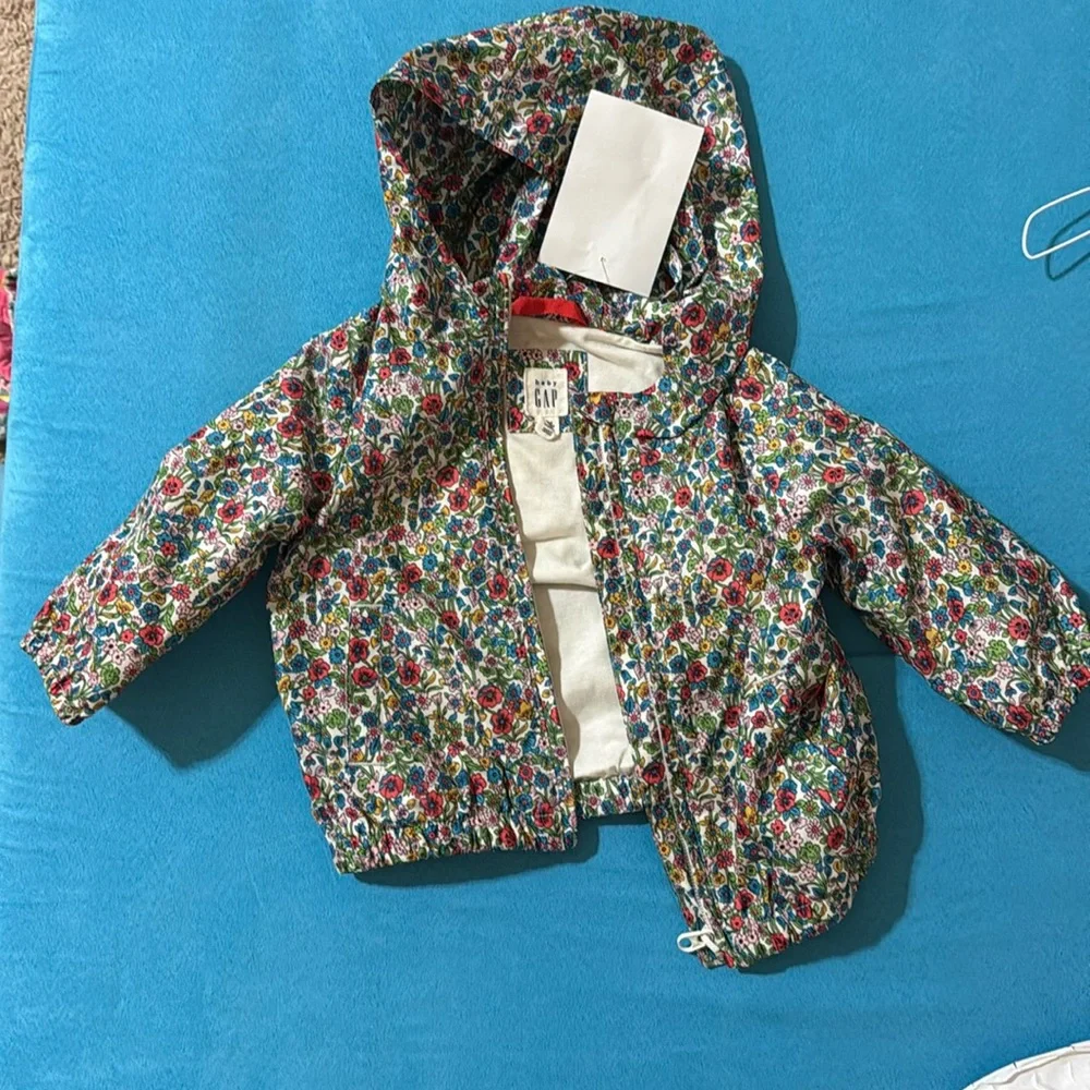 Gap 12-18m windbreaker/ light rain jacket